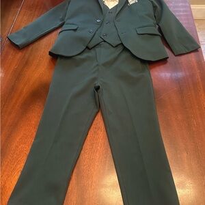 Boys 6-7 Years Dark Green Suit Jacket, Vest, White Shirt, Pants & Handkerchief